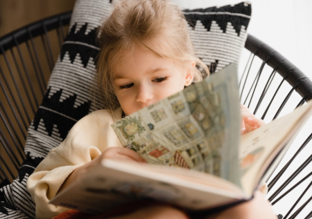 Психолог объяснила, как легко приучить ребенка к чтению