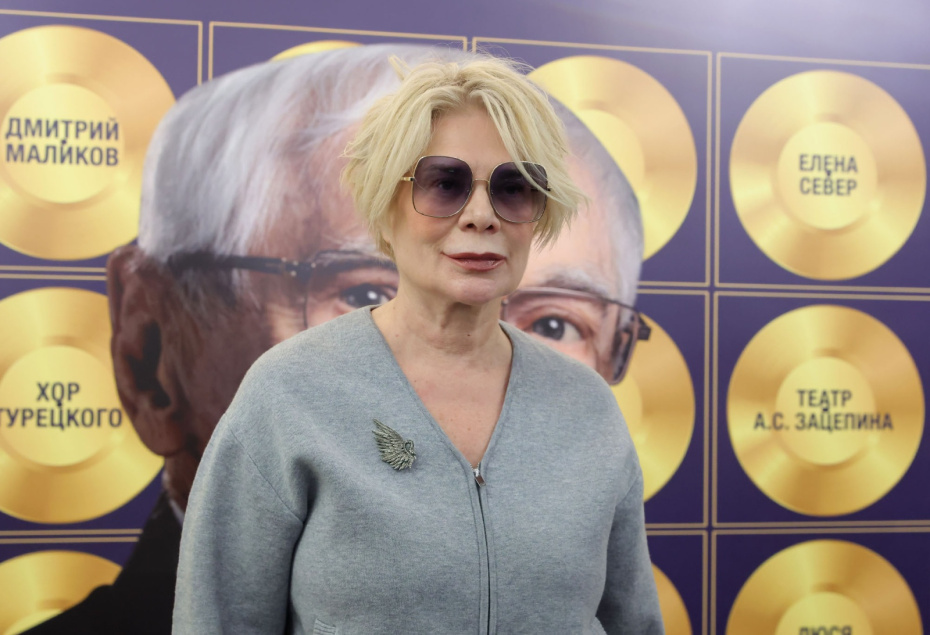 Режиссёр Лина Арифулина перед началом юбилейного шоу «Про100 Зацепин» к 100-летию Александра Зацепина в Большом зале Кремлёвского дворца в Москве