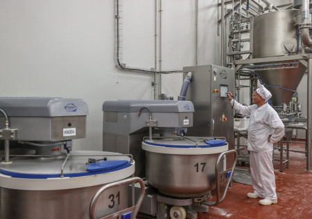 Финансист перечислил отрасли, которые пострадают от роста курса доллара