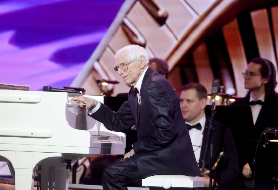 Композитор Александр Зацепин перед началом юбилейного шоу «Про100 Зацепин» к 100-летию Александра Зацепина в Большом зале Кремлёвского дворца в Москве