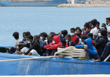 ЕК предупредили о риске миграционного кризиса