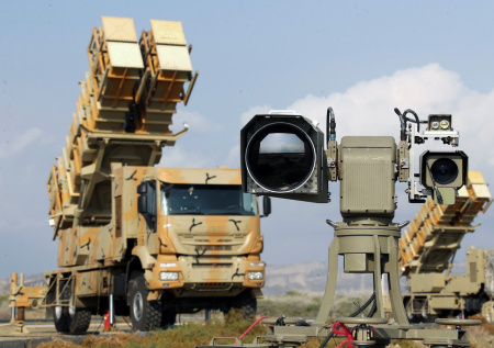 Иран устроил «огненный дождь» стратегически важным объектам Израиля