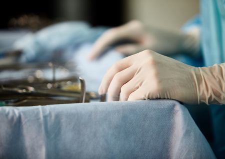 Россиянин попал на операционный стол со слоном и ферзем в заднем проходе