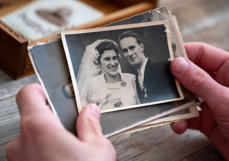 Как оцифровать и отреставрировать старые фото: 5 способов сохранить архивы