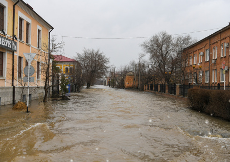 Спасатель рассказал, как действовать во время внезапного наводнения