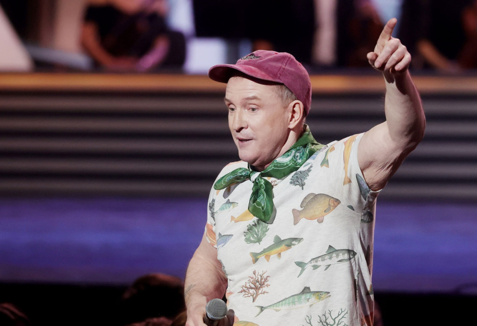 Музыкант Виктор Рыбин во время шоу «Про100 Зацепин» к 100-летию Александра Зацепина в Большом зале Кремлёвского дворца в Москве