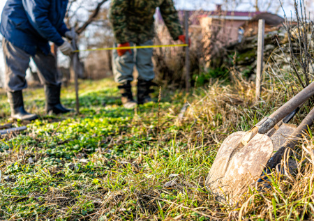 Весенняя чистка сарая: когда пора сказать «прощай» ржавой лопате