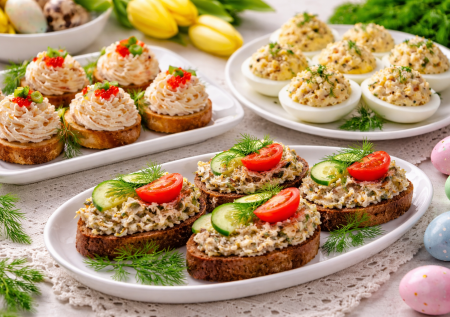 Три закуски из вареных яиц на Пасху: мусс из крабовых палочек, фаршированные яйца и намазка из шпрот