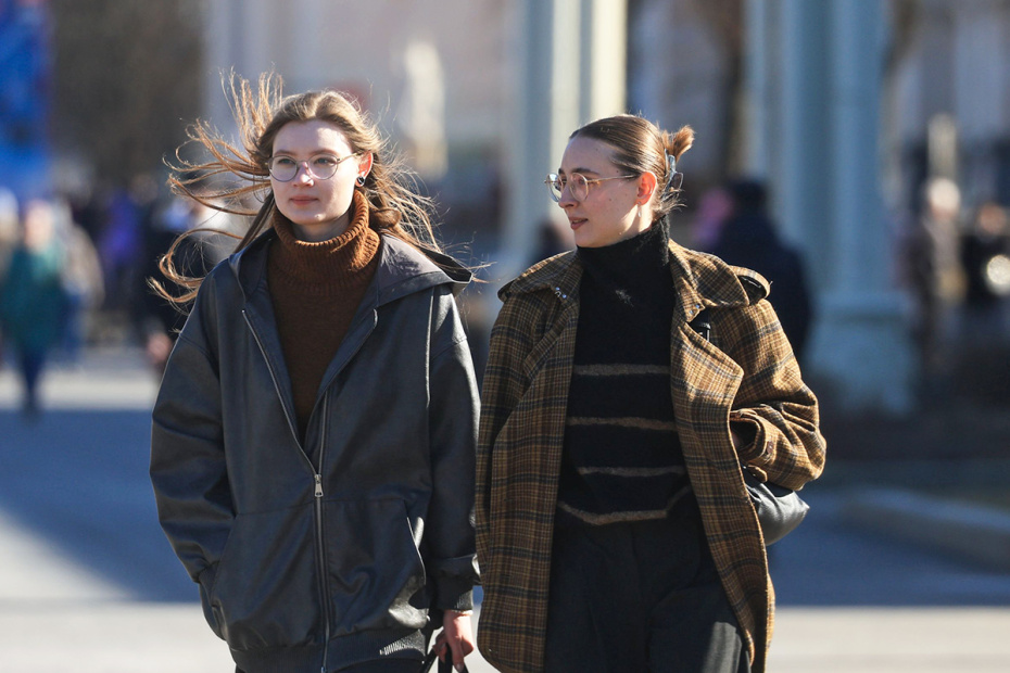 Люди на улице в Москве