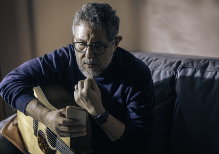 Можно ли хранить треки запрещенных исполнителей в соцсетях — последствия