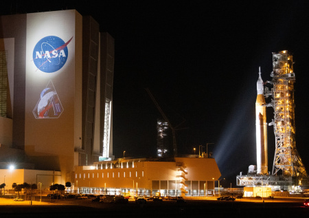 NASA может сократить роль Boeing в лунной программе