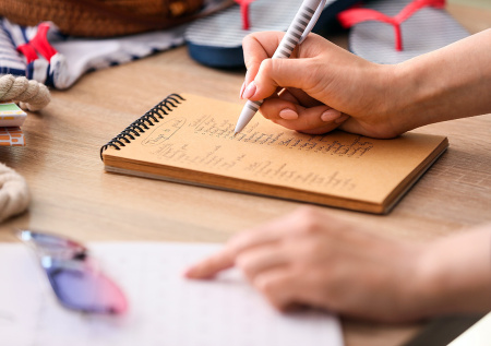 Психолог объяснила, как избавиться от чувства тревоги во время отпуска