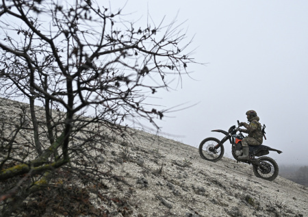«Рядом были кустики»: боец раскрыл, как мотоцикл спас его от дронов ВСУ