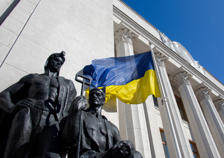 Политолог ответил, что может развалить Украину в ближайшее время