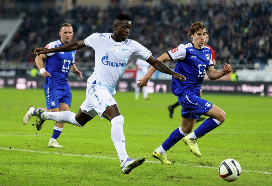 Луис Энрике (Зенит) и Михаил Рядно (Балтика) в матче 1/4 финала Кубка России по футболу «Путь РПЛ» в Калининграде