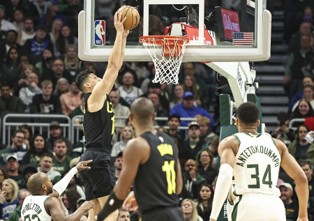 «Юта» разгромила «Милуоки» в матче NBA