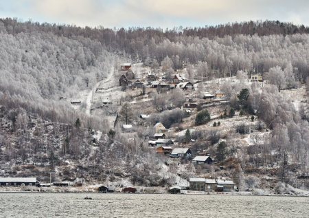 На льду у скалы Шаманка установили биотуалет