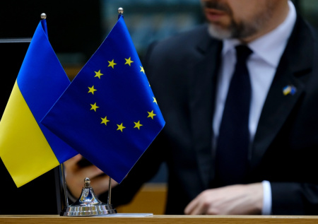 Между Киевом и ЕС увидели ссору влюбленных