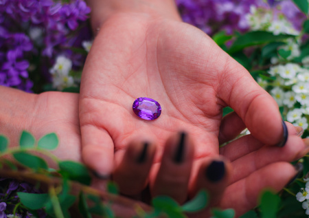 Александрит: магические и лечебные свойства камня, кому подходит