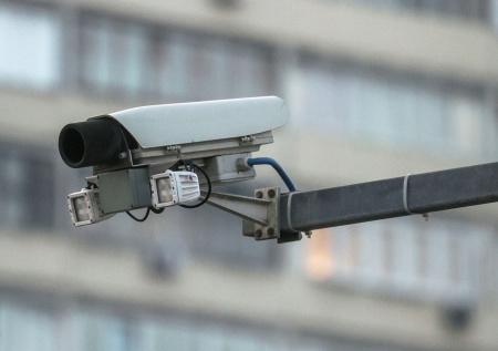 Автоэксперт рассказал, могут ли камеры ошибочно выписать штраф