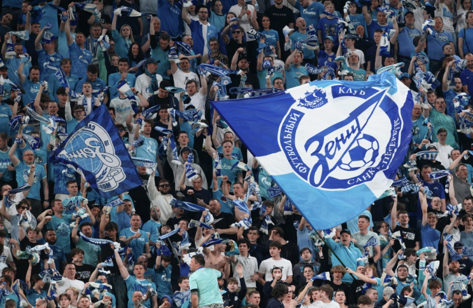 Болельщики «Зенита» в полуфинальном матче Кубка России по футболу «Путь регионов» в Санкт-Петербурге