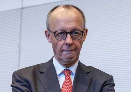 «Будет иметь последствия»: Мерц опустился до прямых угроз Орбану