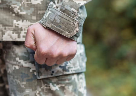 Военкомы жестко вытащили мужчину из автомобиля