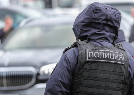 Полиция накрыла нелегалов в центре Петербурга