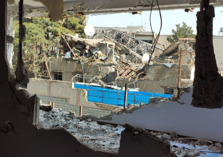 Взрывная волна вывела из строя медучреждение в Иране