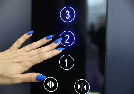 Раскрыто, сколько времени россияне проводят в сломавшемся лифте