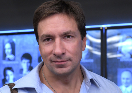 Такшина, тайный брак, мнение об СВО: как живет актер Григорий Антипенко