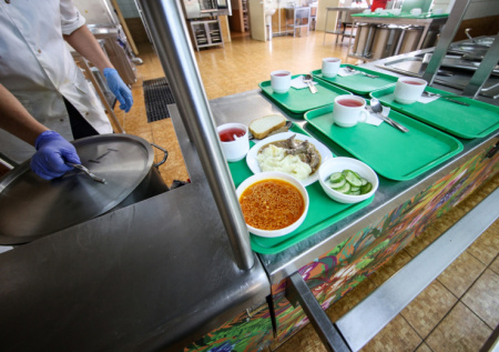 Эксперт призвал тратить субсидии на школьное питание особым образом