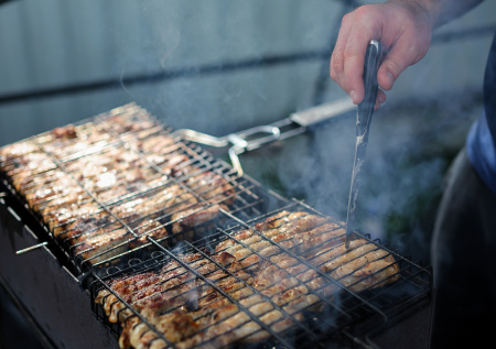 Юрист раскрыла, как не напороться на штраф при жарке шашлыка