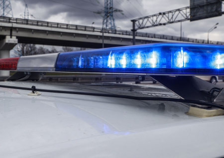 Двухлетний ребенок чудом выжил в перевернутой машине без кресла