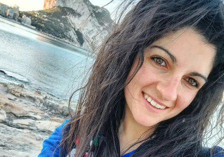 Велогонщица рухнула с трехметровой высоты во время женского заезда