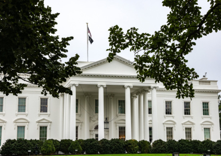 Демократ призвал свергнуть власть в США