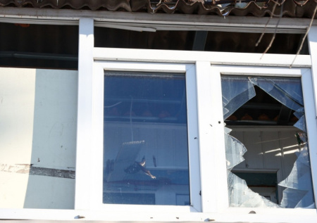 Жилой дом поврежден в результате атаки ВСУ на Ленобласть