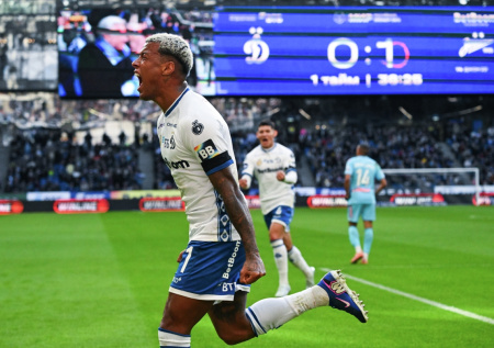 Накал страстей: самые яркие кадры с матча РПЛ между «Зенитом» и «Динамо»