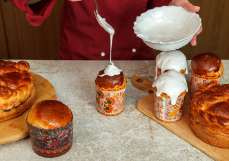 Глазурь без хлопот за 5 минут: маршмеллоу-декор для кулича, который не трескается