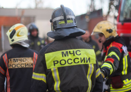 Появились кадры с последствиями крупного пожара на складах под Ростовом