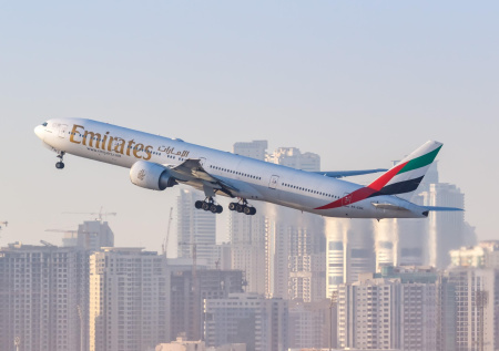 ОАЭ продлили частичное закрытие воздушного пространства