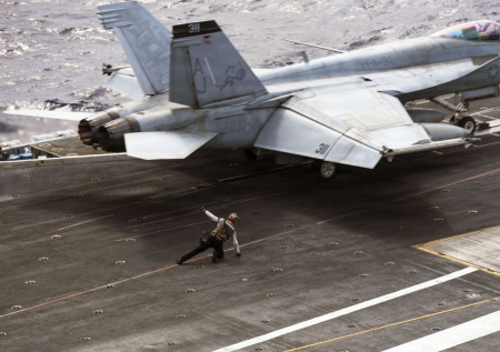 Американского атомного гиганта заметили у побережья Греции