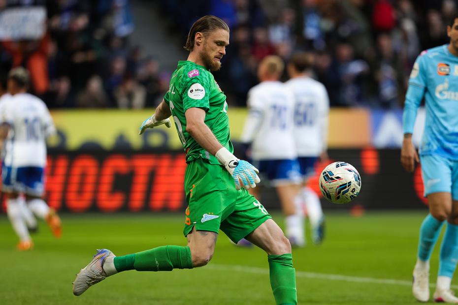 Вратарь Денис Адамов (Зенит) в матче РПЛ «Динамо» — «Зенит»