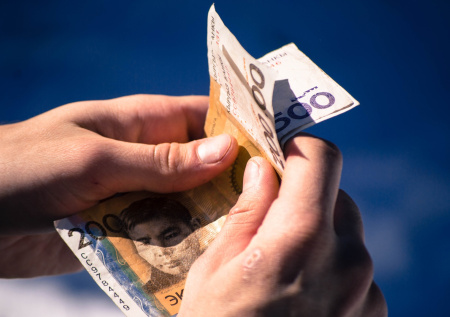 Главу МВД Кыргызстана оштрафовали за вредную привычку