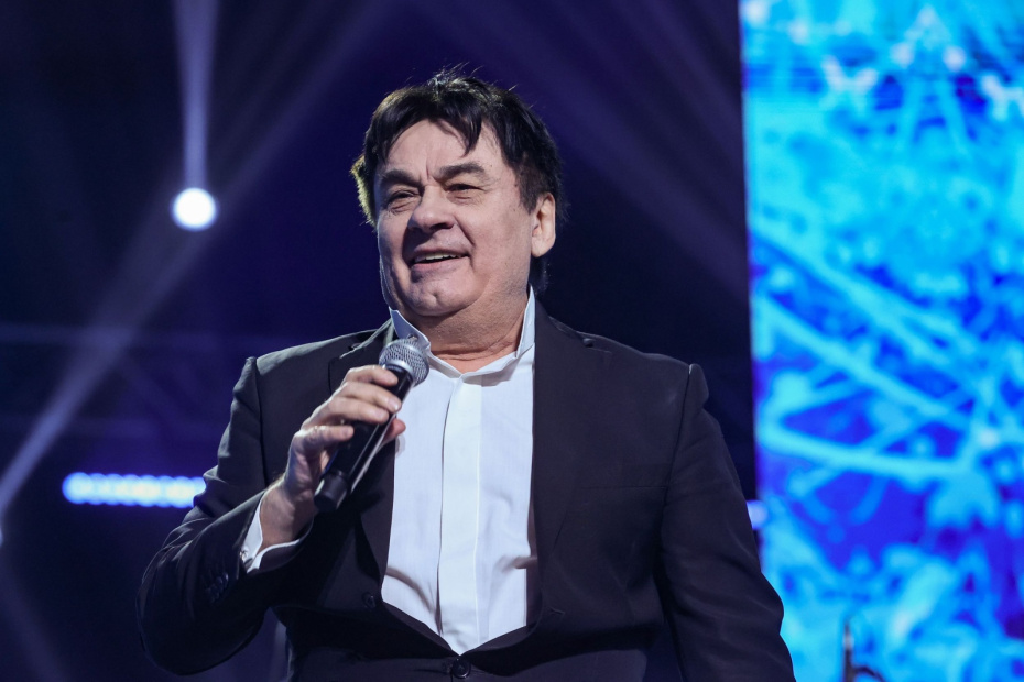 Александр Серов