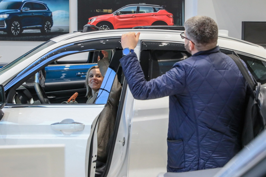 Автосалон Geely