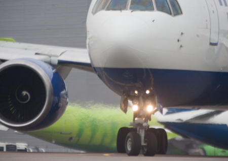 Первый рейс вылетел из Пулково после введения ограничений