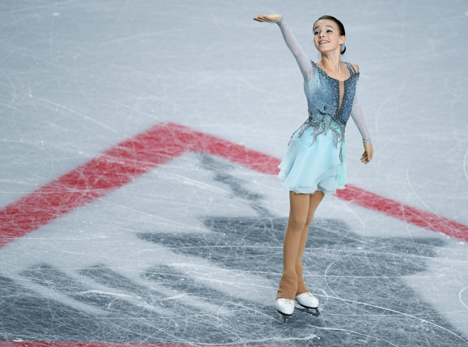 Анна Щербакова выступает в короткой программе женского одиночного катания в финале Гран-при среди юниоров по фигурному катанию в Ванкувере, 2018 год