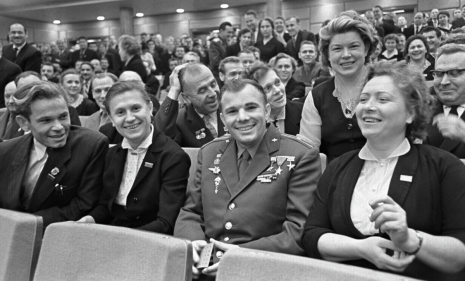 XII съезд Коммунистической партии Советского Союза в Кремлевском дворце съездов. Первый космонавт земли Герой Советского Союза Юрий Гагарин (второй справа) среди делегатов съезда