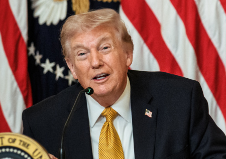 В ЕС рассказали о сделках на $580 млн за 15 минут до заявления Трампа